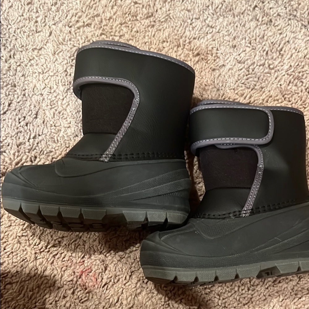 Cat & Jack Black and Gray Insulated Rain & Snow Boots brand new no tags